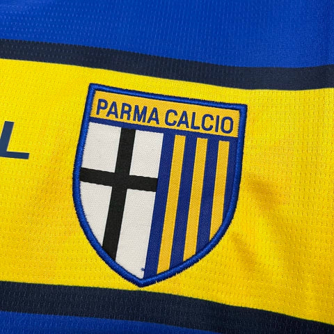 Camisa Parma Away II 2024/25 Puma Torcedor Masculina Azul com detalhes amarelos e brancos, escudo bordado e design moderno do clube italiano.”


