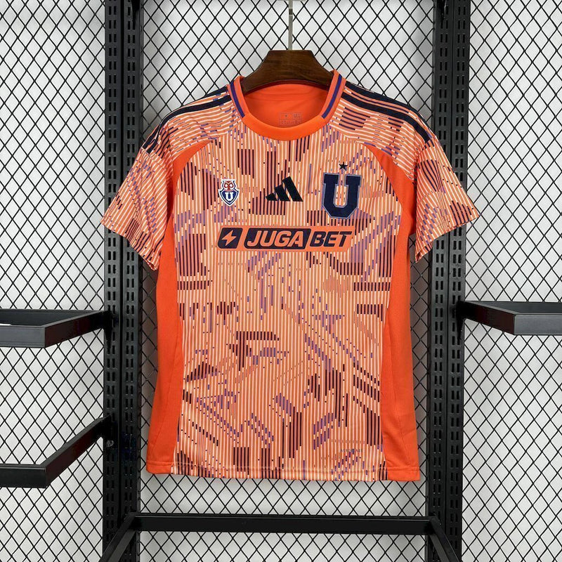 Camisa Universidad de Chile Away II 2025/26 Adidas Torcedor Masculina na cor laranja, modelo moderno com escudo bordado e tecnologia Aeroready, uniforme alternativo do clube chileno.