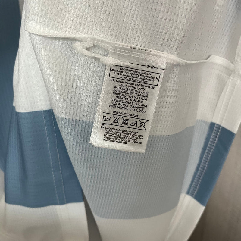 Camisa Argentina "Edição Aniversário" 2024/25 Adidas Torcedor Masculina azul celeste com detalhes brancos, tecido leve e respirável, corte masculino – ideal para torcer, colecionar e uso casual.