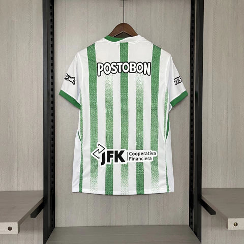 Camisa Atlético Nacional Home I 2025/26 Nike Torcedor Masculina Branca e Verde, uniforme colombiano, design moderno e confortável para torcedores apaixonados pelo futebol