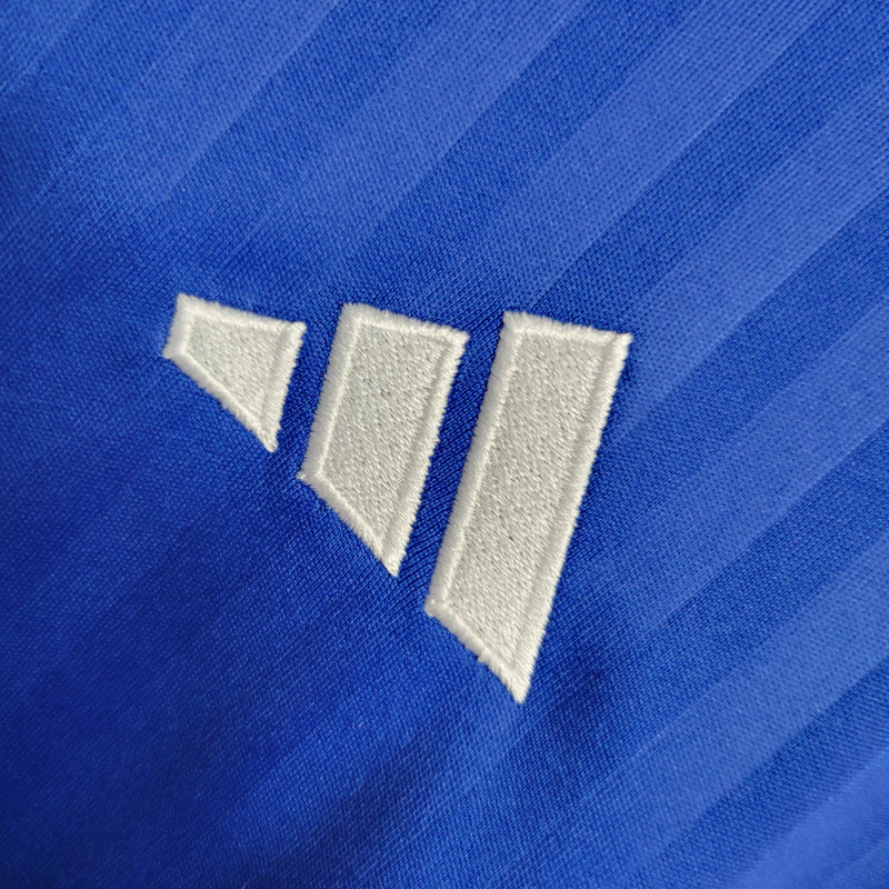 Camisa Universidad de Chile Home 2023/24 masculina azul, torcedor Adidas, uniforme futebol La U, camiseta oficial torcida, tecido respirável Climacool, design moderno e escudo do clube destacado"