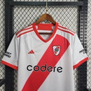 "Camisa River Plate Home (1) 2023/24 Adidas Torcedor Masculina branca com faixa diagonal vermelha, escudo do clube no peito e detalhes em preto"

