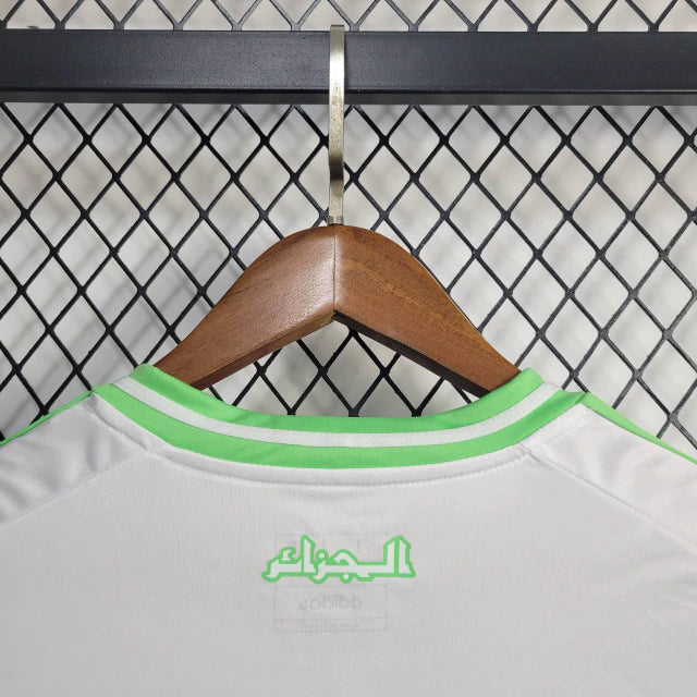 Camisa Argélia Home I 2024/25 Adidas Torcedor Masculina branca, com detalhes em verde e vermelho da bandeira, tecido leve e respirável para torcedores da seleção Les FennecsCamisa Argélia Home I 2024/25
Camisa Argélia Adidas branca
Camisa seleção Argélia masculina
Camisa Argélia torcedor 2024/25
Camisa Les Fennecs home 2024
Camisa Argélia uniforme principal
Camisa Argélia branca masculina