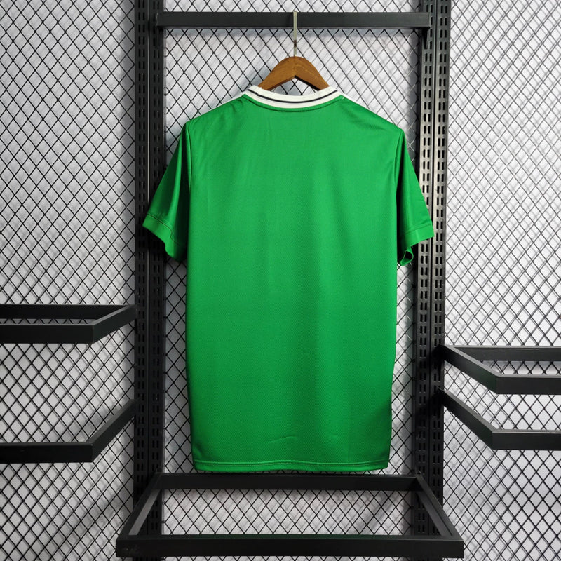 Camisa Irlanda do Norte Home I 2022/23 Adidas masculina verde com detalhes em branco e azul, gola careca, mangas curtas e tecido leve respirável para torcedores"