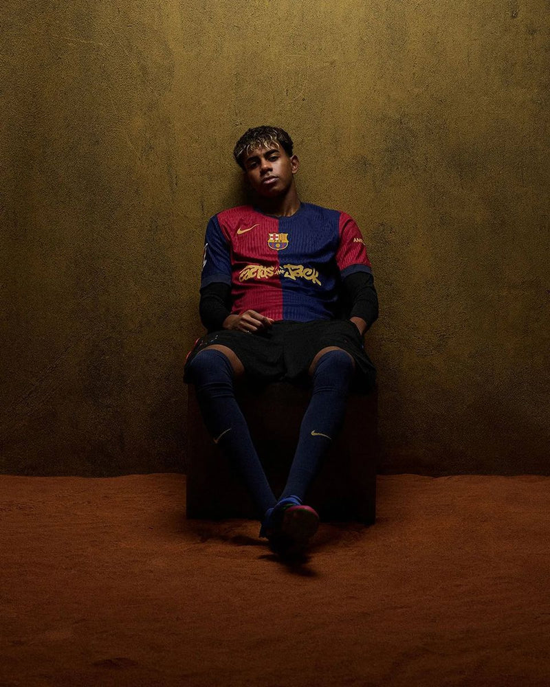Camisa Barcelona Edição Travis Scott 2025/26 Torcedor Vermelha/Azul