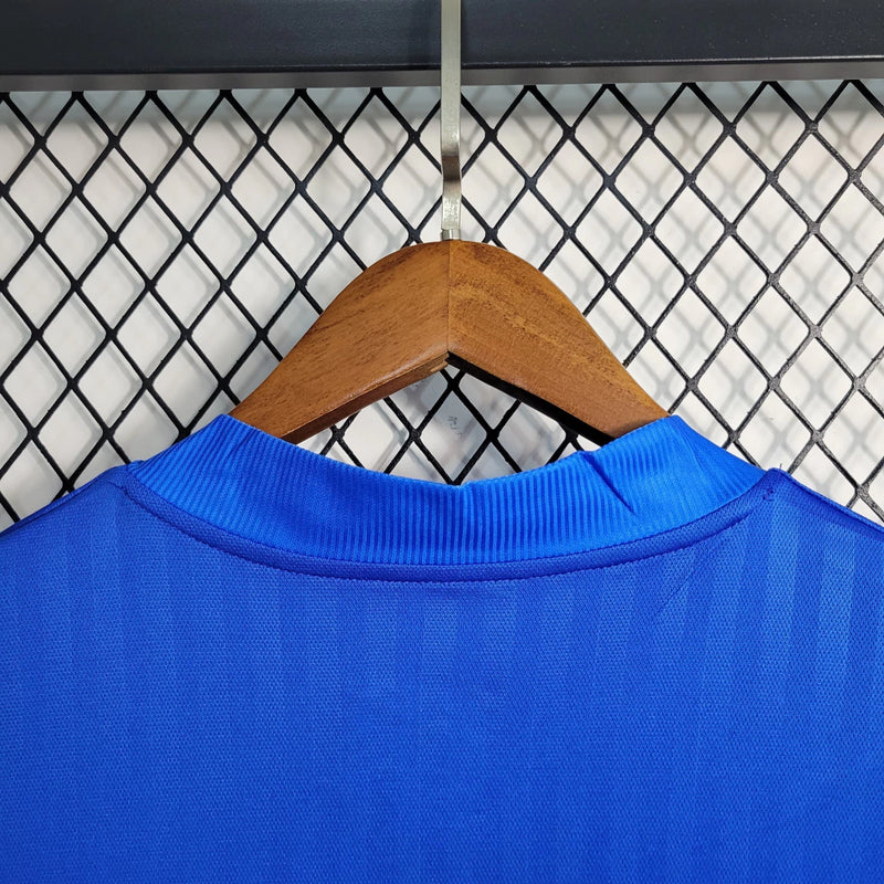 Camisa Itália Edição ICON 2023/24 Adidas Torcedor Masculina, azul vibrante, com escudo da seleção italiana e logo Adidas em destaque, modelo casual e confortável, ideal para torcedores e colecionadores.”