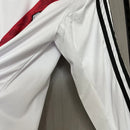 Camisa River Plate Home I 2013/14 Adidas Retrô Masculina Manga Longa Branca com faixa diagonal vermelha, uniforme clássico do River Plate argentino, modelo retrô colecionável disponível na Wazemix."