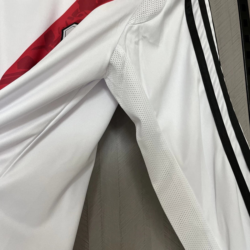 Camisa River Plate Home I 2013/14 Adidas Retrô Masculina Manga Longa Branca com faixa diagonal vermelha, uniforme clássico do River Plate argentino, modelo retrô colecionável disponível na Wazemix."