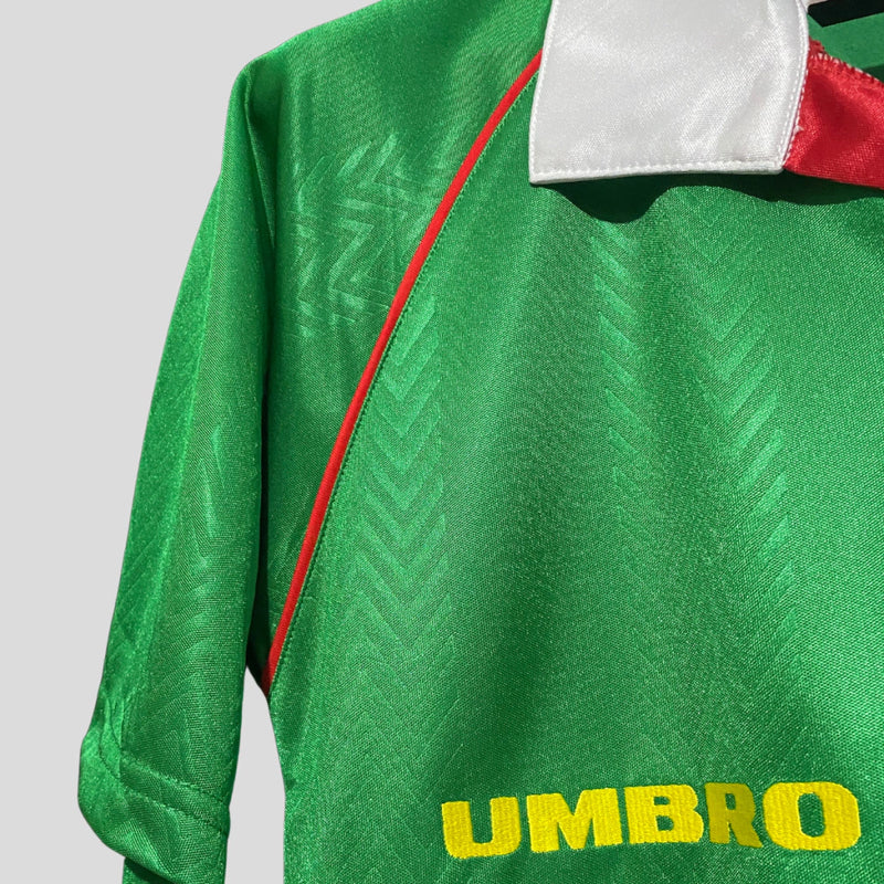 Camisa Bolívia Home I 1994/95 Umbro Retrô Masculina verde, modelo clássico dos anos 90, design histórico com tecido leve e confortável para torcedores e colecionadores
Camisa Bolívia 1994/95 Umbro
Camisa Bolívia retrô Umbro
Camisa Bolívia verde anos 90
Camisa seleção Bolívia retrô masculina
Camisa Bolívia Home I retrô
Camisa Bolívia Umbro anos 90
Camisa retrô Bolívia 1994/95
Camisa Bolívia vintage Umbro
Camisa Bolívia futebol retrô
Camisa Bolívia colecionador