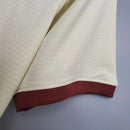 Camisa Roma Away II 2020/21 Nike Retrô Masculina marfim, com detalhes em bordô e dourado, gola polo e escudo bordado da Roma.