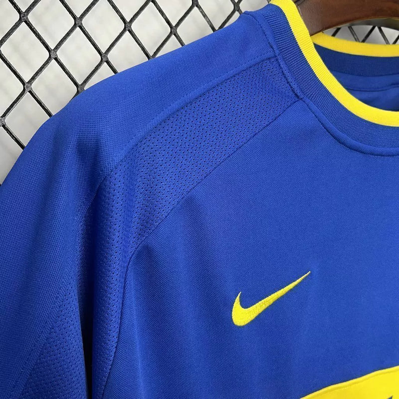 Camisa Boca Juniors Home (1) 2000/01 Nike Retrô Masculina azul com faixa amarela horizontal, escudo bordado e logo Nike estampado.