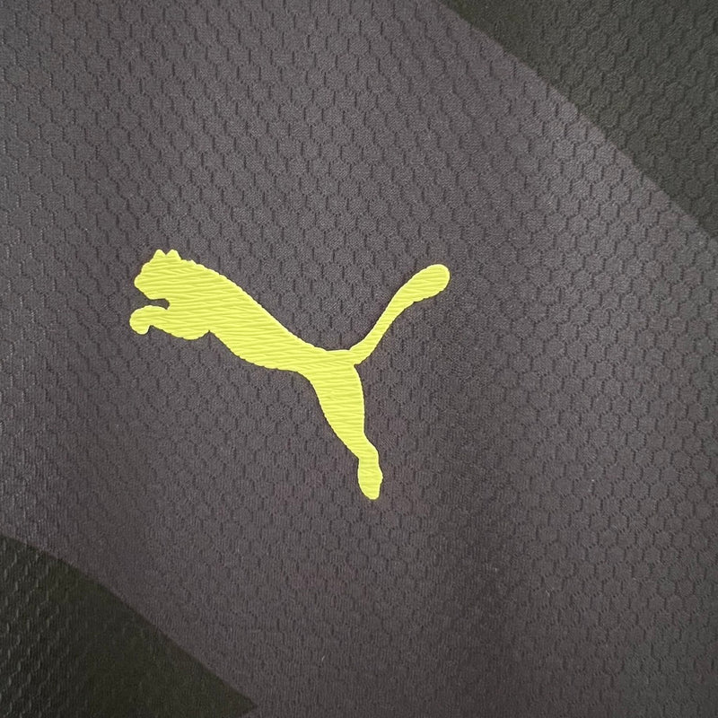 Camisa Peñarol Away II 2023/24 Torcedor Masculina Preta, uniforme uruguaio Puma, escudo bordado, tradição carbonera, conforto e estilo para torcedores"