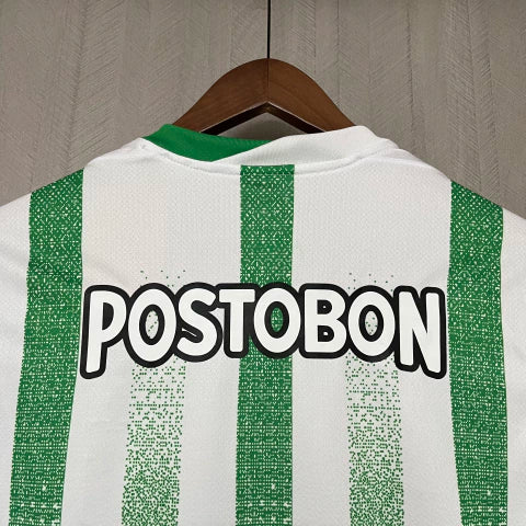 Camisa Atlético Nacional Home I 2025/26 Nike Torcedor Masculina Branca e Verde, uniforme colombiano, design moderno e confortável para torcedores apaixonados pelo futebol