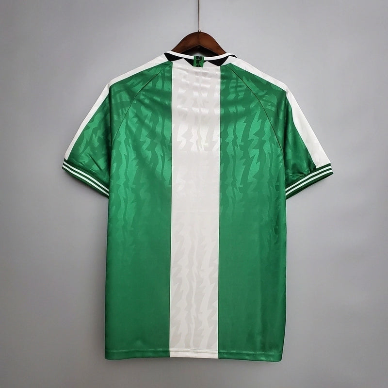 “Camisa vintage Nigéria Nike 1996/97 verde, retrô masculina da seleção nigeriana, item histórico de colecionador”