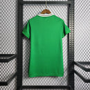 Camisa Irlanda do Norte Home I 2022/23 Adidas feminina verde com detalhes em branco e azul, gola careca, mangas curtas e modelagem ajustada ao corpo em tecido leve respirável"