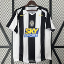 Camisa Juventus I Retrô 04/05 Torcedor Masculina - preto e branco