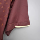 Camisa PSG Away II 2006/07 Nike Retrô Masculina Vinho, uniforme clássico alternativo do Paris Saint-Germain com design elegante e escudo bordado, ideal para colecionadores e torcedores apaixonados.