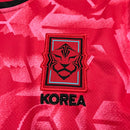 Camisa Coreia do Sul Home 2024/25 Masculina para torcedor, vermelha com detalhes em branco, modelo oficial da seleção sul-coreana, ideal para fãs da Coreia do Sul"