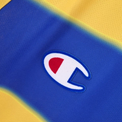 Camisa Parma Home I 1999/00 Retrô Masculina Amarela com detalhes em azul, escudo clássico do clube italiano e design fiel à época.”