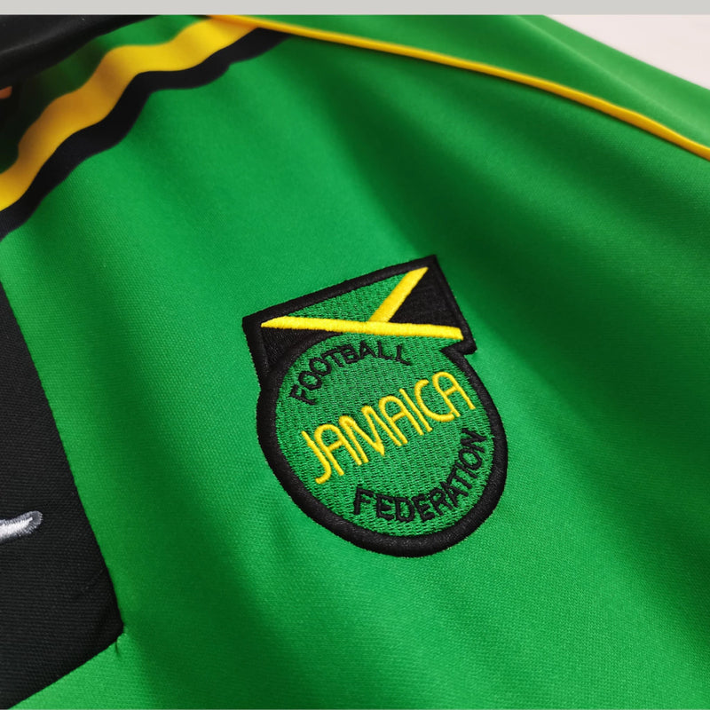Camisa Jamaica Away II 1998/99 Kappa Retrô Masculina verde – uniforme clássico da seleção jamaicana com design histórico, escudo bordado e logo Kappa, ideal para colecionadores e fãs de futebol retrô."