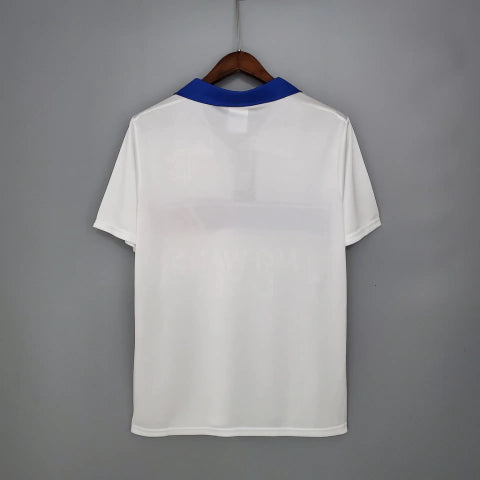 “Camisa Rangers FC Away II 1994/95 Umbro Retrô Masculina Branca, uniforme retrô clássico do Rangers, design nostálgico e confortável para torcedores apaixonados.”