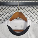 Camisa Egito Away II 2025/26 Puma Torcedor Masculina branca, com detalhes em vermelho e preto, tecido leve e respirável, ideal para treinos, partidas e torcedores da seleção egípcia”