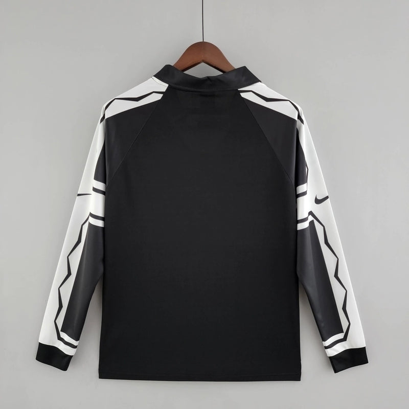 Camisa Colo-Colo Away II 1995/96 Nike Retrô Masculina na cor preta, uniforme clássico do clube chileno, ideal para torcedores, colecionadores e fãs de camisas históricas do Colo-Colo.
