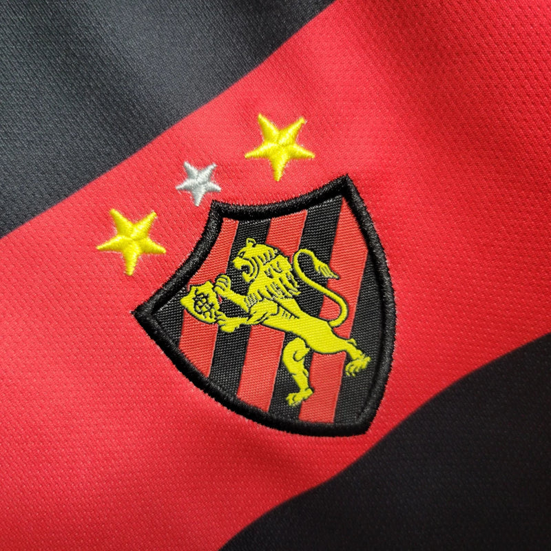 Kit Infantil Sport Recife Home (1) 2023/24 Umbro – uniforme oficial rubro-negro para crianças com camisa listrada em vermelho e preto e short, ideal para pequenos torcedores do Sport Recife.