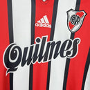 Camisa River Plate Away II 1999/00 Adidas Retrô Masculina na cor branca e vermelha, modelo clássico dos anos 90, peça histórica e colecionável para torcedores e apaixonados pelo futebol argentino.