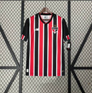 Camisa São Paulo Away II 2024/25 New Balance Torcedor Masculina branca com detalhes em vermelho e preto, leve e respirável, ideal para jogos, treinos e torcedores do Tricolor Paulista."