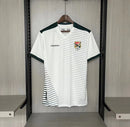 Camisa Bolívia Away II 2023/24 Torcedor Masculina branca, com detalhes verde, vermelho e amarelo inspirados na bandeira, tecido leve e confortável para torcedores da La Verde
Camisa Bolívia Away II 2023/24
Camisa Bolívia branca 2023 masculina
Camisa Bolívia torcedor branca
Camisa seleção Bolívia 2023 Away
Camisa Bolívia uniforme branco
Camisa Bolívia Away masculina
Camisa Bolívia nova coleção 2023
Camisa Bolívia futebol 2023/24
Camisa Bolívia masculina branca
Camisa Bo