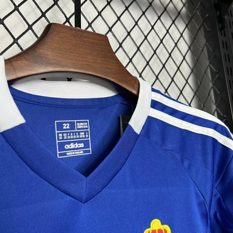 Kit Infantil Real Oviedo Home I 2024/25 Adidas azul com camisa e short, tecido leve e respirável, ideal para pequenos torcedores do clube espanhol."