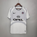 “Camisa PSG Away II 2001/02 Nike Retrô Masculina Cinza e Branca, uniforme histórico do Paris Saint-Germain com design clássico e elegante, ideal para torcedores e colecionadores.”
