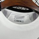 Camisa Vasco da Gama Pré-Jogo 2024/25 Kappa Torcedor Masculina, branca com detalhes de inclusão e escudo do clube no peito, tecido leve e respirável, ideal para treinos e uso casual.