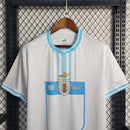 Camisa Uruguai Away II 2022/23 Puma Torcedor Masculina branca, com detalhes em azul celeste e preto, tecido leve e respirável, ideal para torcedores da seleção uruguaia
Camisa Uruguai Away II 2022/23
Camisa Uruguai Puma branca masculina
Camisa Away Uruguai 2022/23
Camisa seleção uruguaia fora de casa
Camisa Celeste Away masculina
Camisa Uruguai torcedor branca
Uniforme Uruguai Away 2022/23
Camisa Uruguai futebol masculina
Camisa Uruguai Puma Away branca