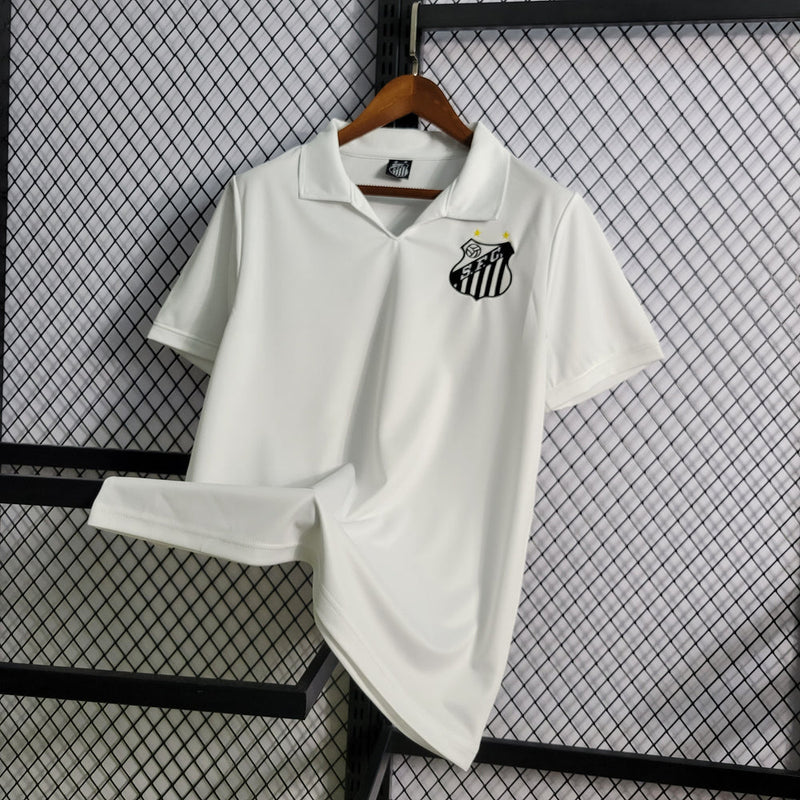 Camisa Santos Retrô 1970 Torcedor Masculina Branca com escudo antigo bordado, gola polo e design clássico inspirado na era de Pelé
