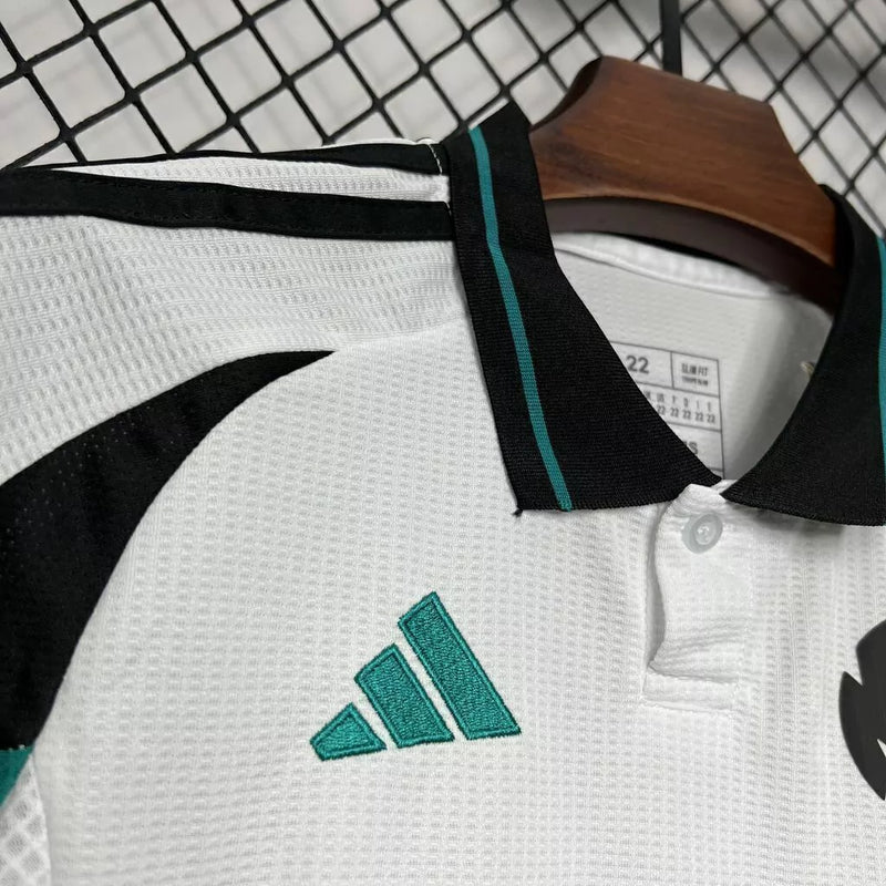 Kit Infantil Newcastle United Third III 2024/25 Adidas com camisa e short, tecido leve e respirável, ideal para pequenos torcedores dos Magpies com estilo e conforto."