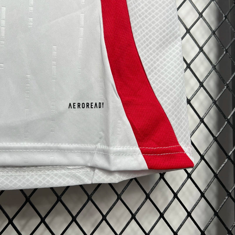 Camisa Itália Away II 2024/25 Adidas Torcedora Feminina, branca, modelo acinturado com escudo da seleção italiana e logo Adidas em destaque, feita em tecido leve e respirável, disponível nos tamanhos PP ao GG.”