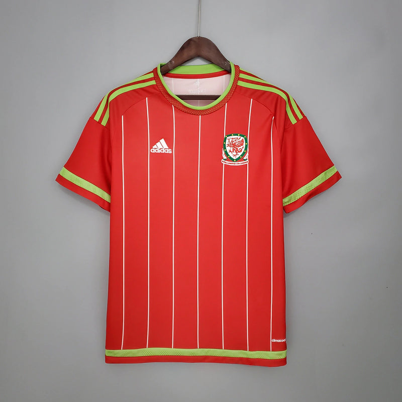 Camisa País de Gales Home 2016/17 Adidas retrô masculina vermelha com detalhes brancos, gola careca e tecido leve, modelo histórico para torcedores e colecionadores"
