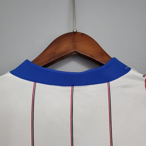Camisa Rangers FC Away II 1983/84 Umbro Retrô Masculina Branca, uniforme retrô clássico do Rangers, design vintage e histórico para colecionadores e torcedores.”