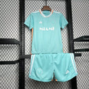 Kit Infantil Inter Miami Third III 2024/25 Adidas oficial, camisa com cores alternativas e escudo do Inter Miami CF em destaque, shorts combinando, uniforme completo para crianças de 3 a 13 anos"

