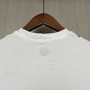 "Camisa Noruega Away II 2024/25 Nike masculina branca com detalhes em azul e vermelho, gola careca, mangas curtas e tecido leve respirável para torcedores"