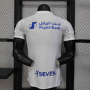 Camisa Al-Hilal Away II 2025/26 Puma Jogador Masculina branca, uniforme do clube saudita Al-Hilal, design moderno com tecnologia Puma DryCell, respirável e confortável, ideal para jogadores, torcedores e colecionadores de futebol asiático.