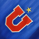 Camisa Universidad de Chile Home 2023/24 masculina azul, torcedor Adidas, uniforme futebol La U, camiseta oficial torcida, tecido respirável Climacool, design moderno e escudo do clube destacado"