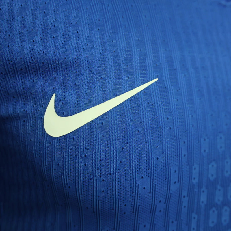 Camisa Estados Unidos Away II 2024/25 Nike Jogador Masculina azul, uniforme torcedor USA soccer, versão jogador com ajuste atlético, escudo bordado e tecido leve Dri-FIT ADV."
camisa Estados Unidos 2024/25 jogador
camisa USA soccer Away azul
camisa seleção EUA versão jogador
uniforme Nike Estados Unidos masculina