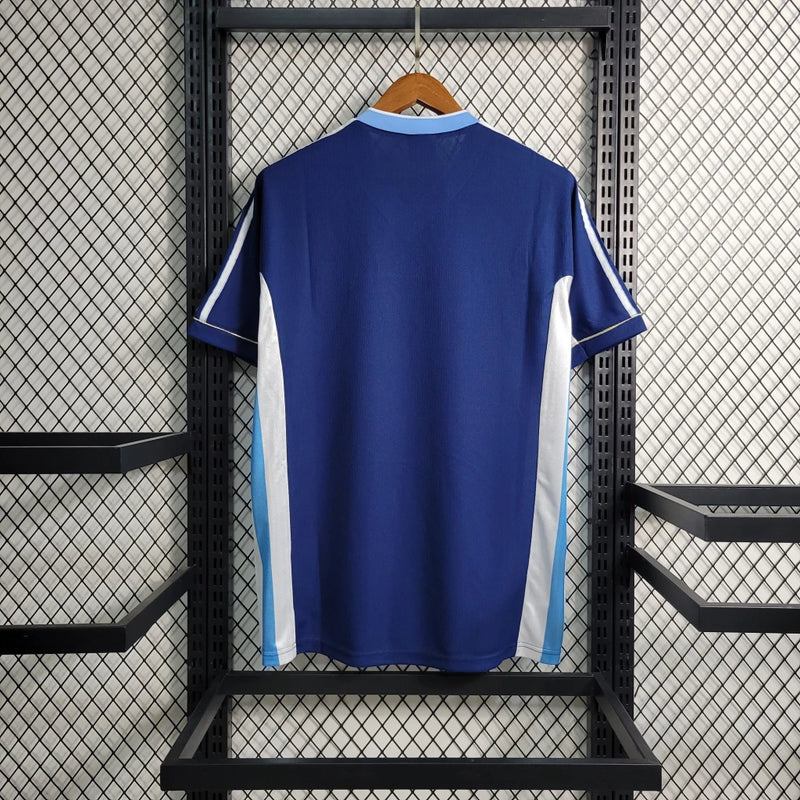 "Camisa Argentina Away II 1998/99 Adidas Retrô Masculina, poliéster leve, gola clássica, listras Adidas e cores tradicionais da seleção argentina, ideal para colecionadores e torcedores de futebol.