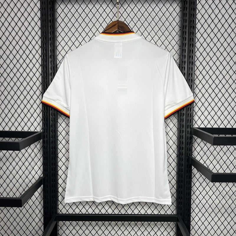 Camisa Alemanha Home I 1986/87 Adidas Retrô Masculina branca com detalhes em preto, tecido leve e respirável, corte masculino – perfeita para torcer, colecionar e uso casual.