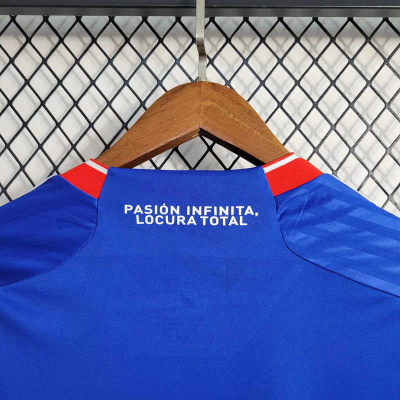 Camisa Universidad de Chile Home 2023/24 masculina azul, torcedor Adidas, uniforme futebol La U, camiseta oficial torcida, tecido respirável Climacool, design moderno e escudo do clube destacado"