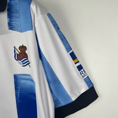 Camisa Real Sociedad Home I 2023/24 Torcedor Masculina - Branca e Azul