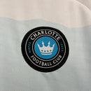 Camisa Charlotte FC Home 2024/25 Masculina para torcedor, verde e branca, modelo oficial do time, perfeita para fãs do Charlotte Football Club."